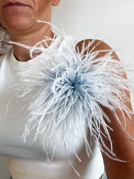 Broszka ze strusich piór Ombre niebieskie Prezent NOWA