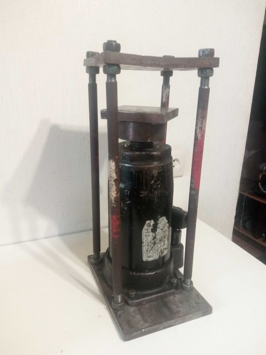 Продаю домкрат-пресс 25тс