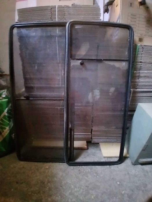 Окна автобусные.