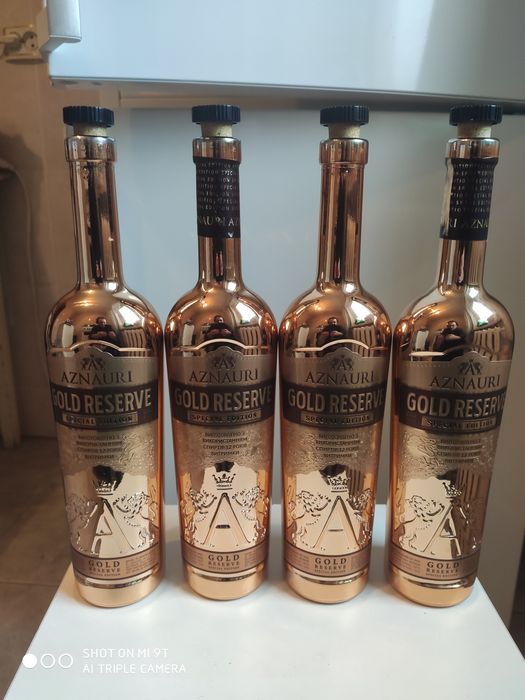 Бутылки из под коньяка Aznauri Gold Reserve: 300 грн. - Посуда