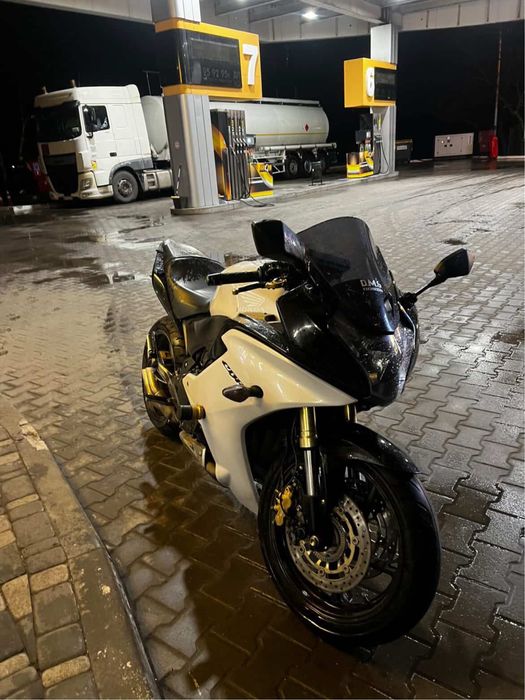 Продам Хонду sbr600F