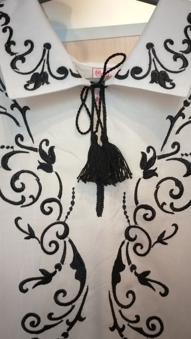 Продам вышитую женскую блузу