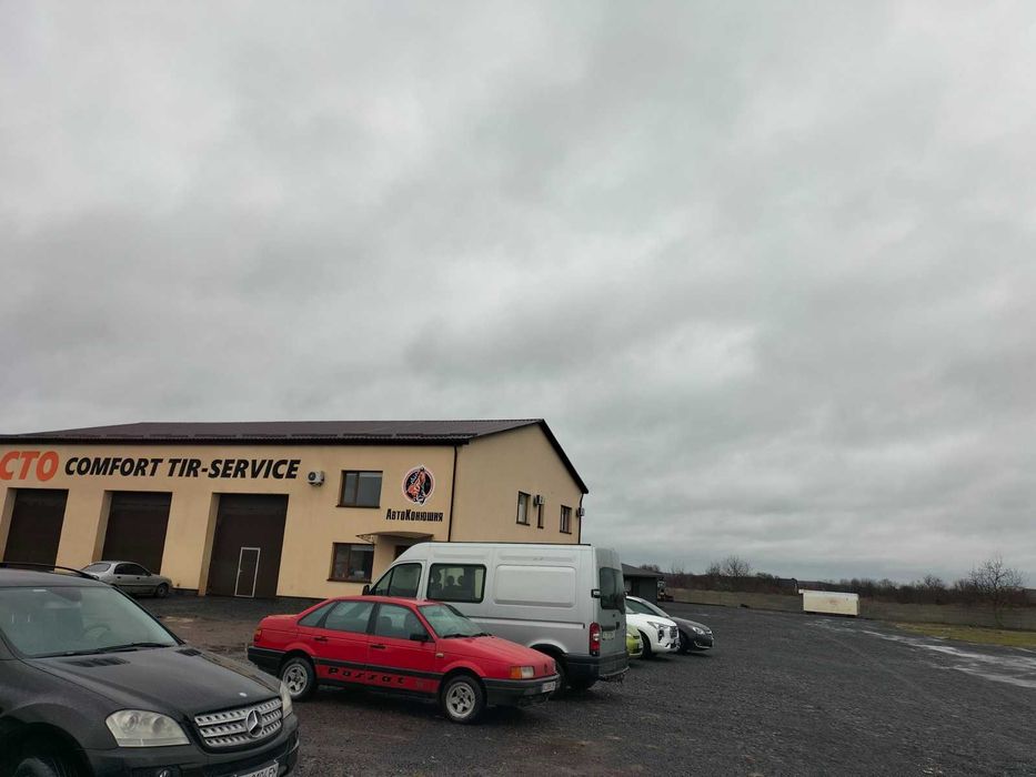 TIR - паркінг. Стоянка для вантажних автомобілів та спецтехніки.