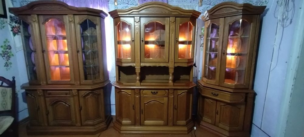 Продам сервант, креденс,вітрина дубова з Німеччини