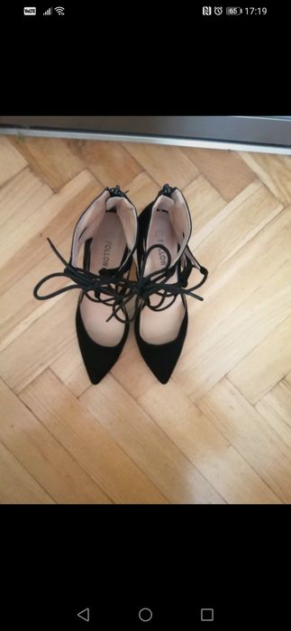 Wiązane szpilki zamszowe r. 39