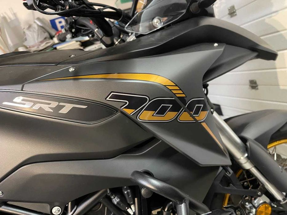 Autocolantes diversos Zontes / CF Moto / QJ Motor / Macbor / Outras