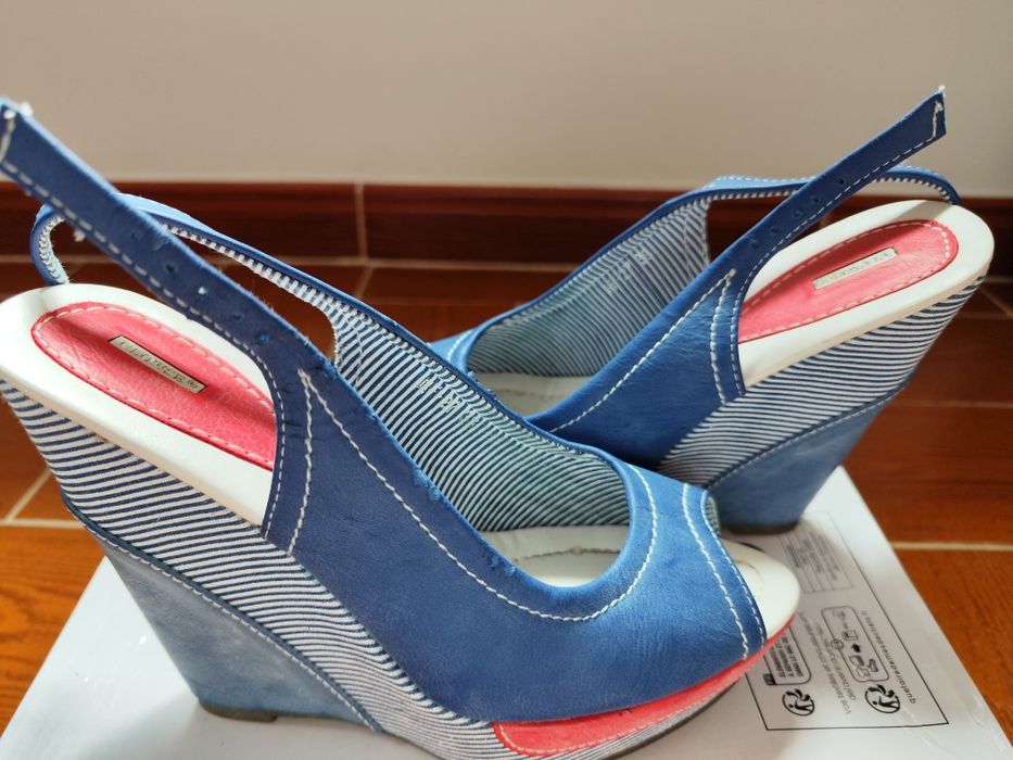 Sandálias de cunha,