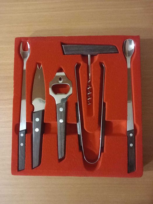 Set de 6 utensílios para Bar, em aço inox e madeira, novo.