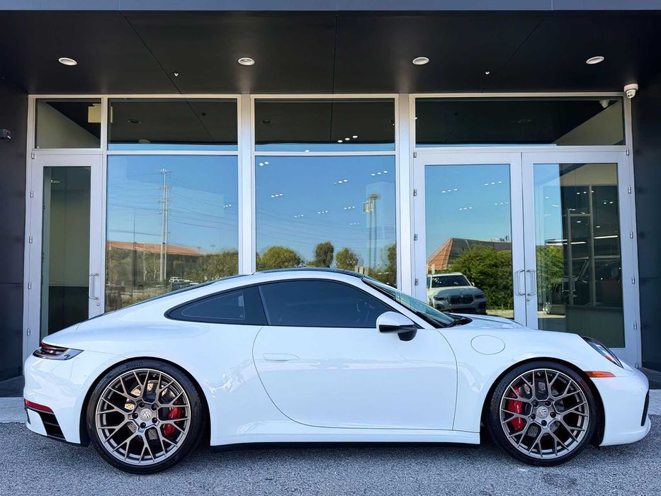 Porsche 911 Carrera 4S      2020