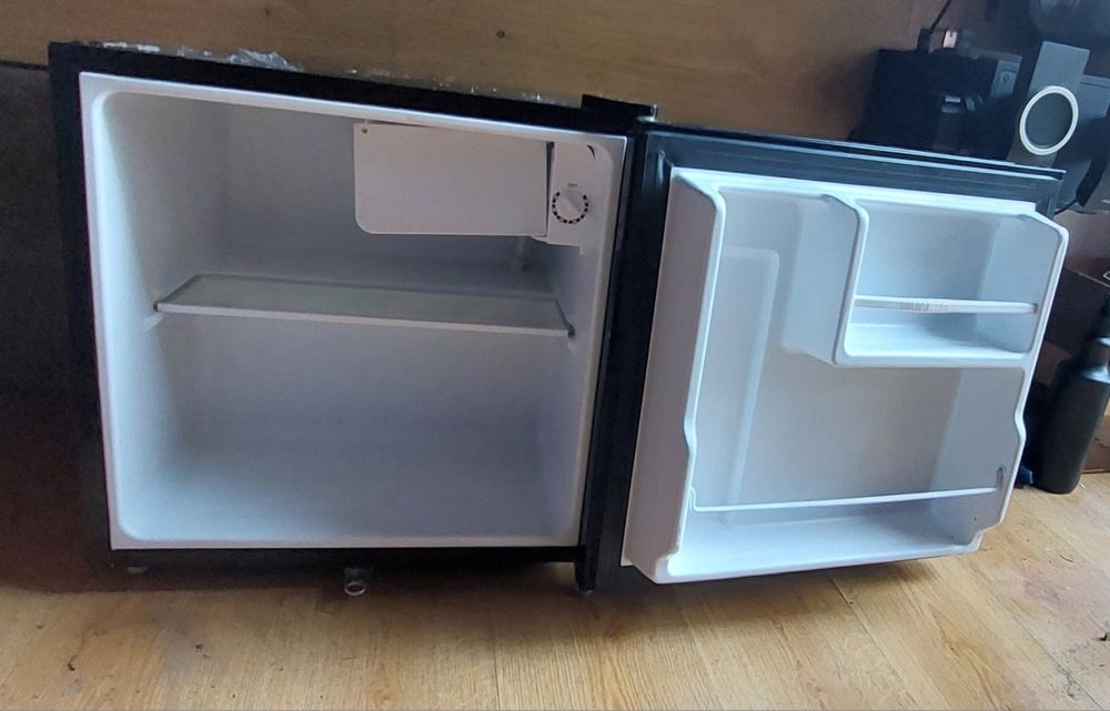 Lodówka Podblatowa Hotelowa