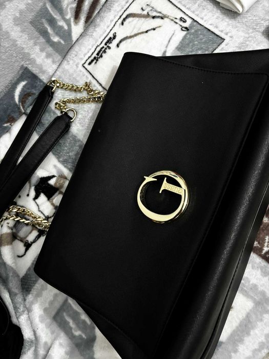 czarna torebka guess