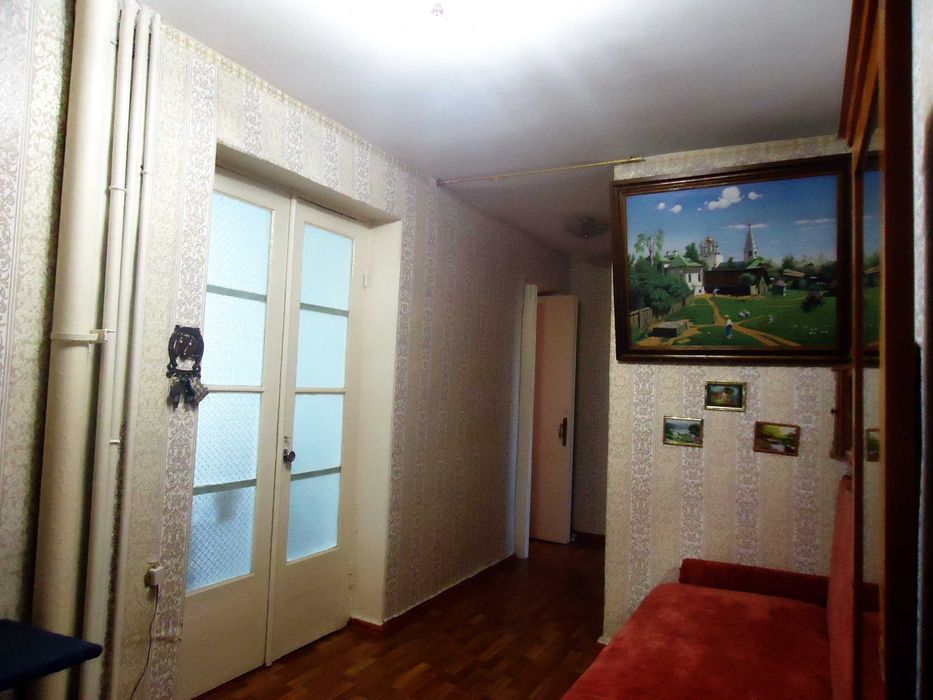 ПРОДАМ великогабаритну 2 кімнатну квартиру  сталинка в закритому дворі район Центрального рінку
