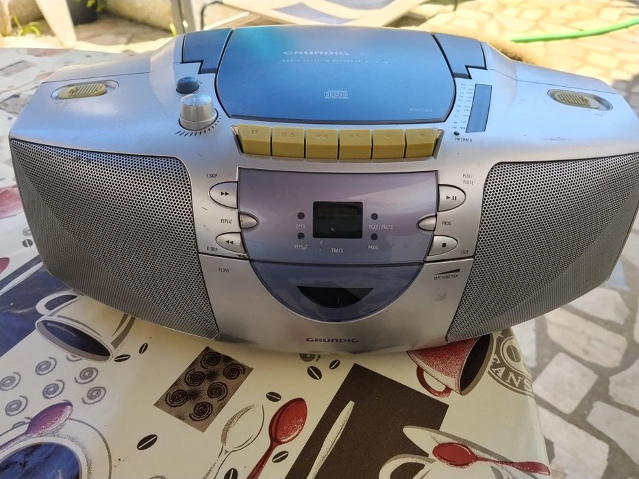 Rádio Leitor CD/Cassetes Grundig Beezz RRCD 4101 – Vintage / Retro