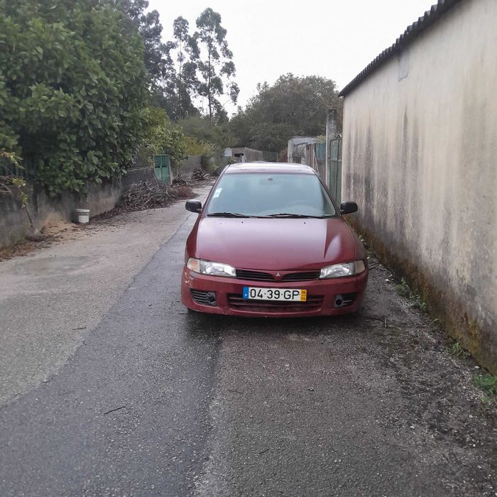 Mitsubitchi Lancer de 1996. Para restauro ou peças. A trabalhar