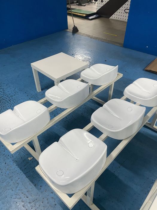 Mobíliario - estante, móvel, mesa e bancos