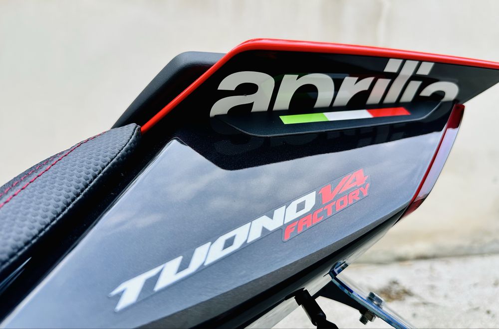 Aprilia Tuono/RSV4 Factory 1/1