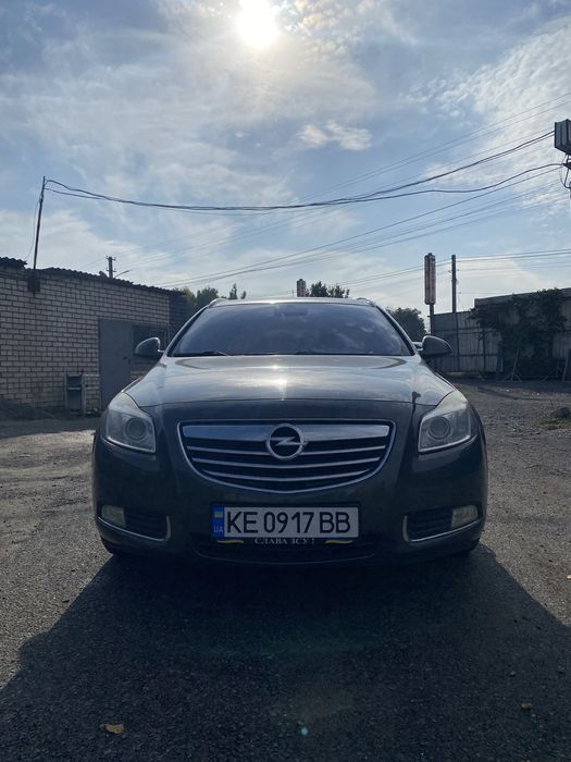 Opel Insignia 2010. 2.0 турбо бензин я хозяин авто по машине сдела реально все машина с семейная коробка автомат работает без идиного недостатка