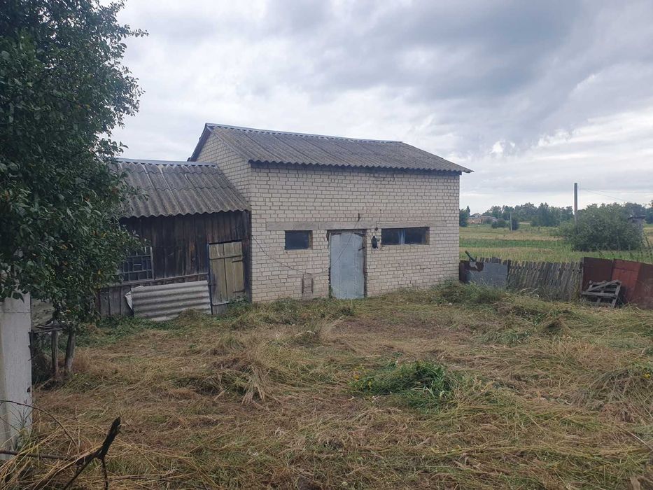 Продам цегляний будинок на три кімнати в затишному місці, село Лисівка.