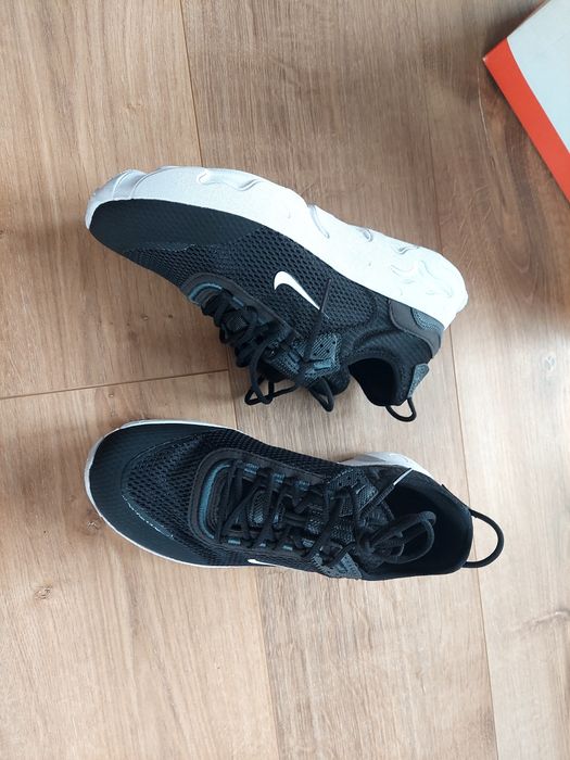 Nike react live  r 38.5