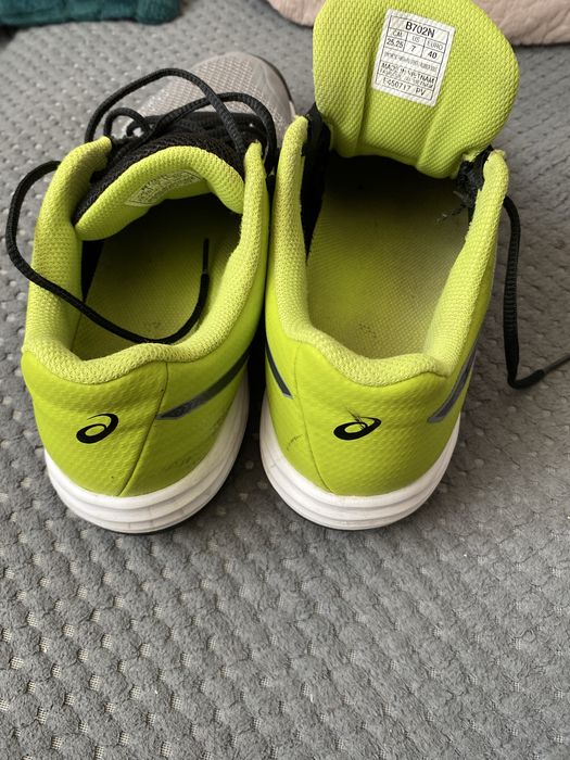Buty  sportowe  asics 40