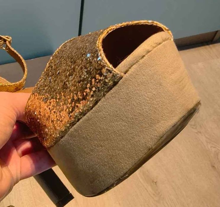 Śliczne buty na platformie 39 brokat