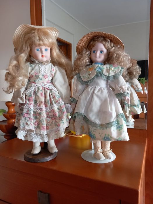 Bonecas de porcelana