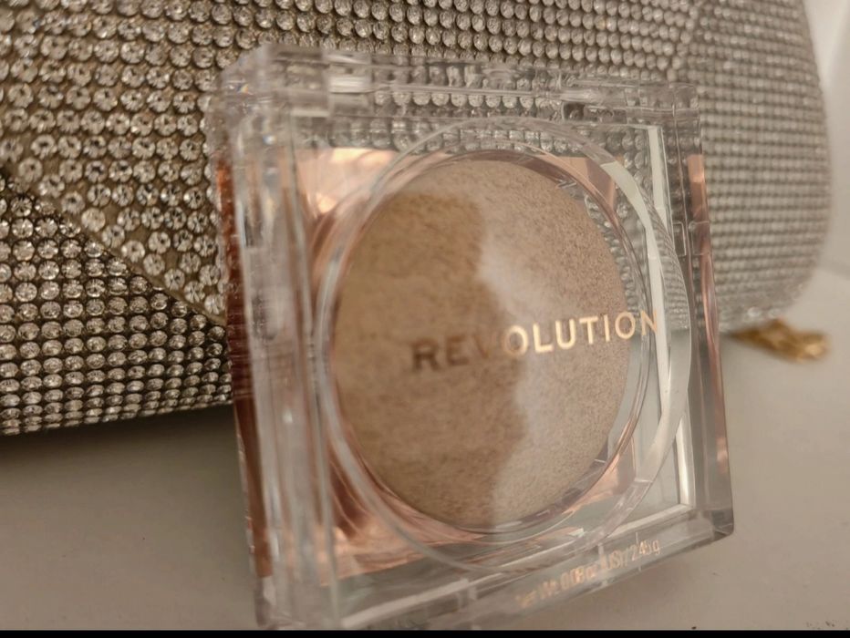 Rozświetlacz  revlon .nowy