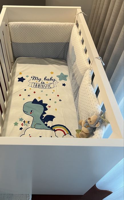 Cama de bebé + extras