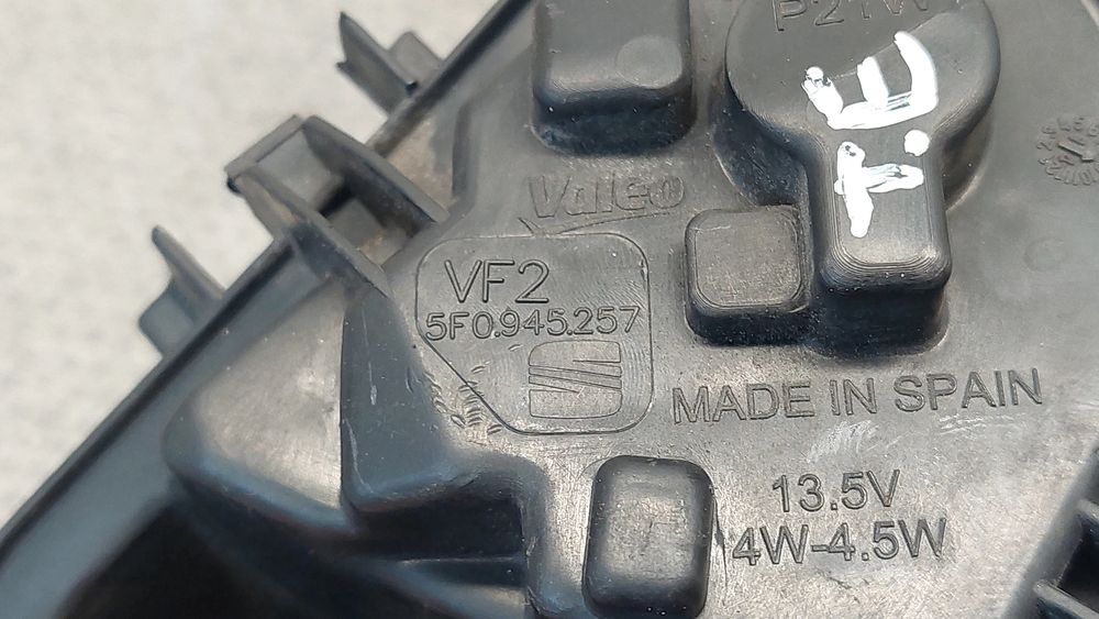 Suporte lâmpada esquerdo SEAT Leon (5F1)