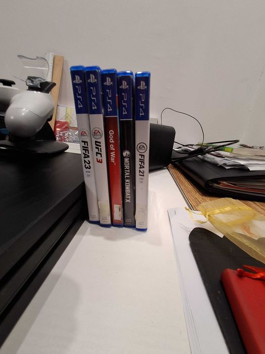 Konsola PS4 PRO 1TB + 5 gier + PAD + okablowanie