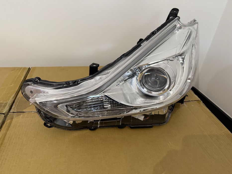 Lampa przednia przod Prius Plus lift full led nowa europa