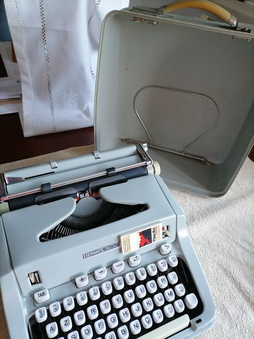 Máquina de escrever Hermes portátil
