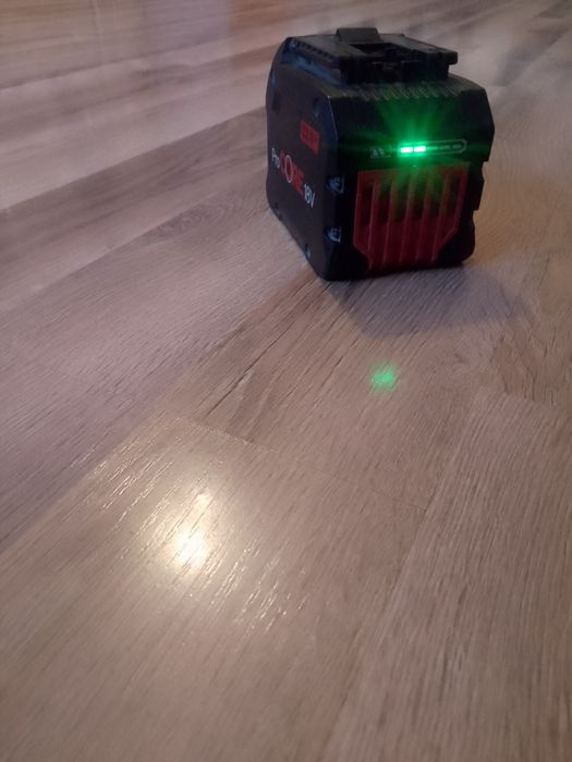 Akumulator Bosch 18V  12 Ah mało używany polecam.