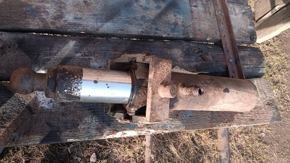 Siłownik hydrauliczny używany