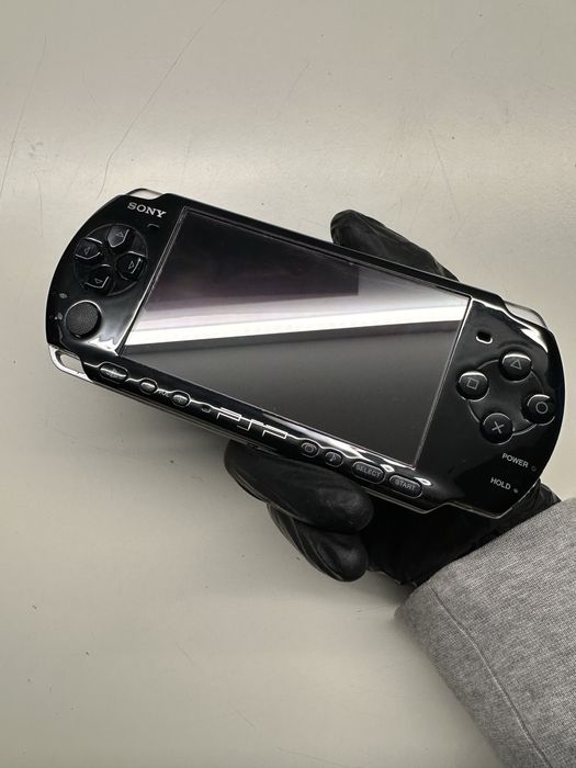 Psp-3004 + carregador + jogo