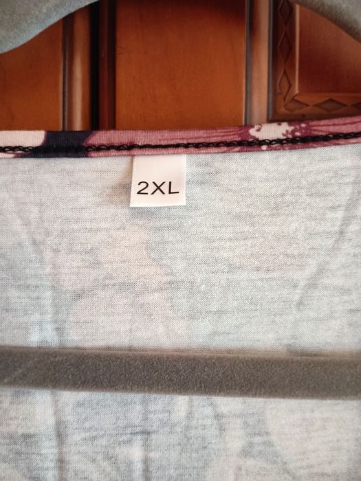 Okazja !!! Bluzka w kolorowe kwiaty XXL