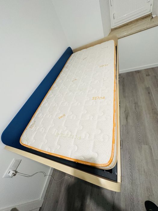 Cama dupla com armario e mesa secretaria semi nova