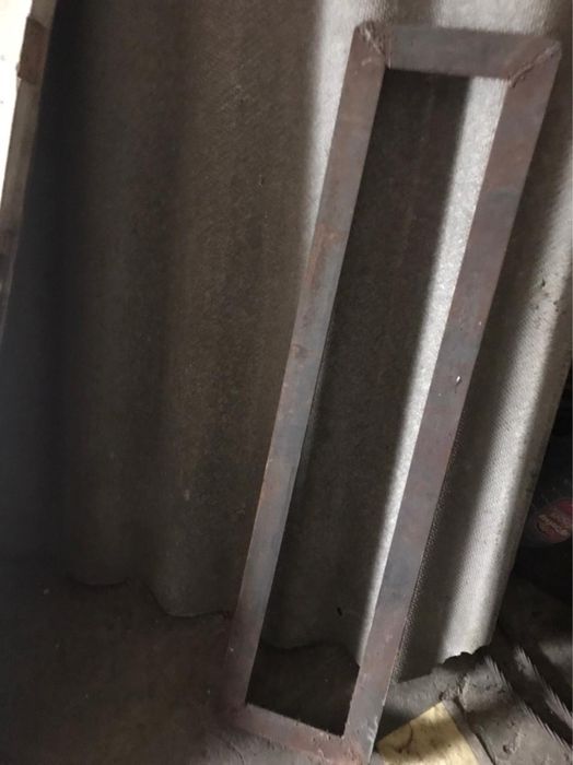 Металеві труби (діаметр 4 см; 6 см), металева підставка, рамка