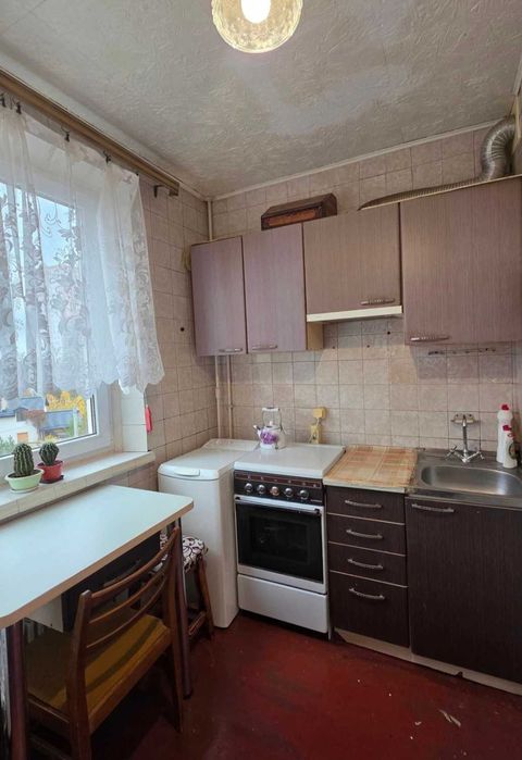 1 комн. 6/9. Газ! пр-т Л.Свободы 20. 23000. Продам.