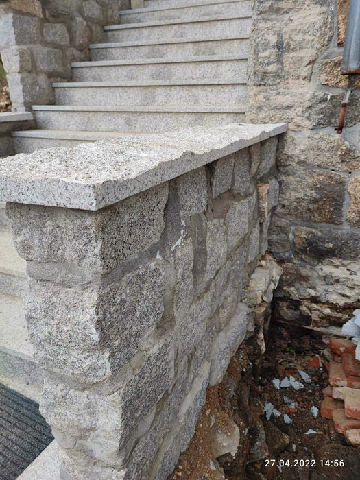 Kamień ozdobny , boniówka , granit , na elewację na mury