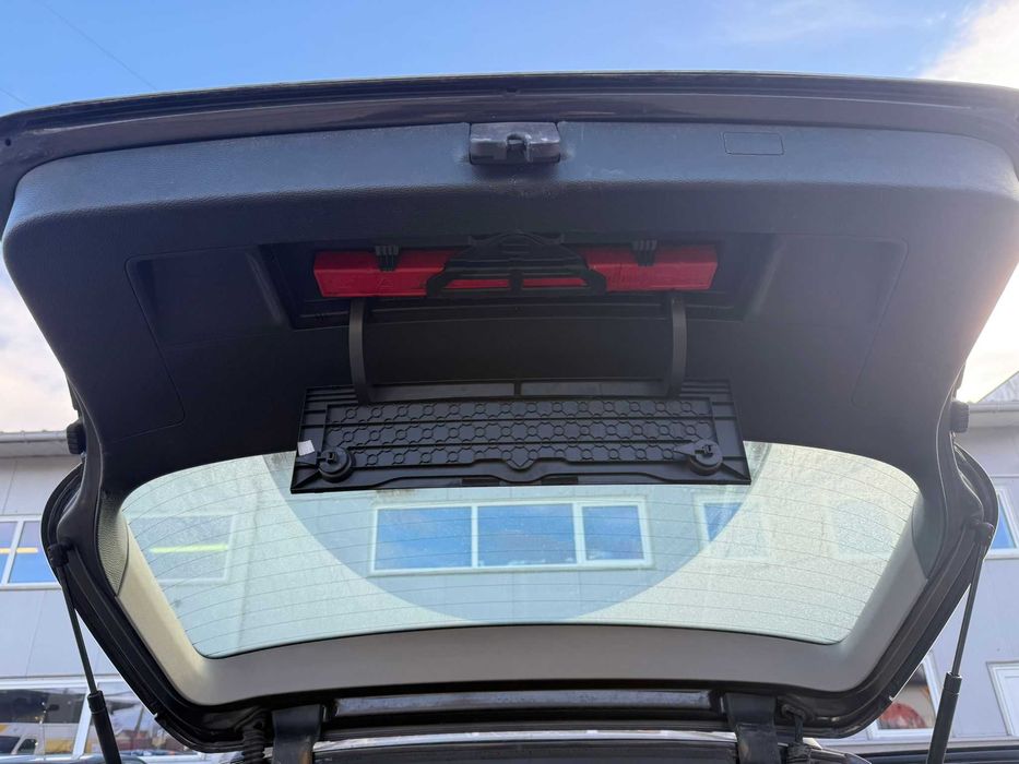 na części grill ćwiartka podłużnica volkswagen passat b6 2006r lc8z