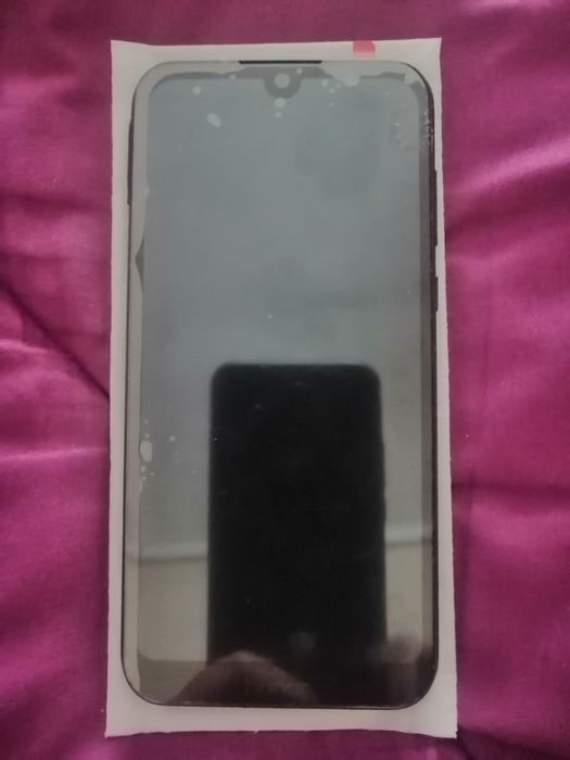 Telemóveis Huawei P8 Lite e Y5 2019 e Samsung J4+