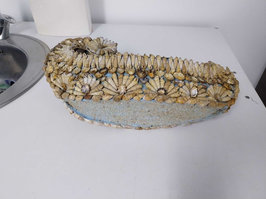 Artigo de decoração – Barco com conchas
