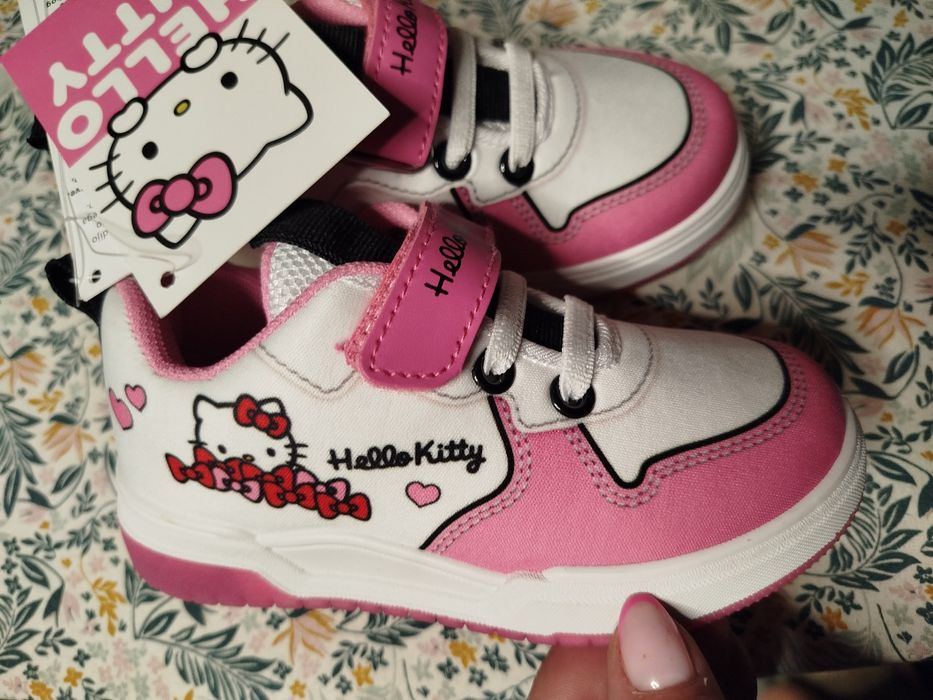 Buty dla dziewczynki Hello Kitty ze świecąca podeszwą rozmiar 26 Nowe