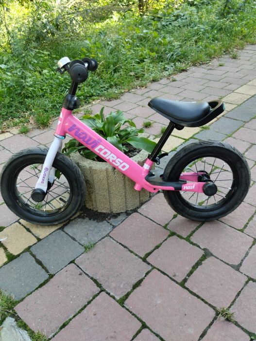 Дитячий біговел для дівчинки