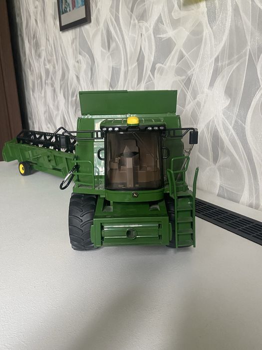 Продам комбайн John Deere T670  далі а описі