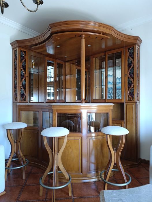 Bar  como novo em castanho