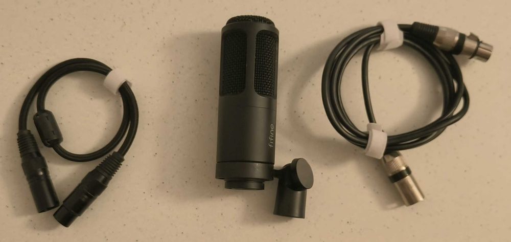 Kit Streaming/Podcast Completo — Microfone XLR + Suporte + Mixer (FIFINE)