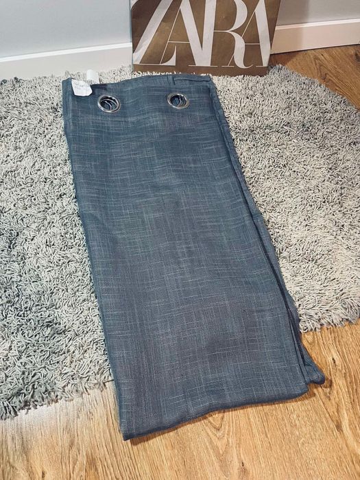 Piękna szara zasłona grafitowa kotara stora na okno