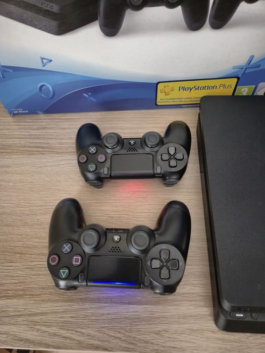 PS4 Slim 1TB + 2 comandos + caixa (excelente estado)